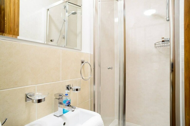 Apartamentos 5 Bedroom Apt Near Meadows & George Square