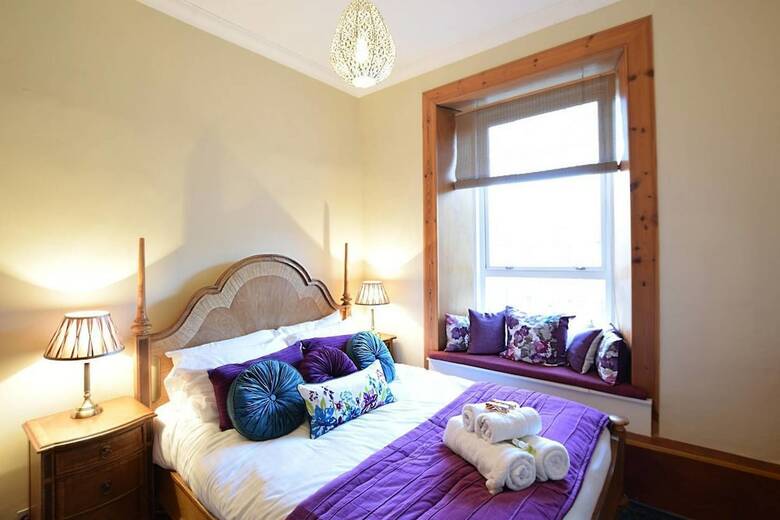 Gorgeous Two Bedroom Apartment With Castle Views