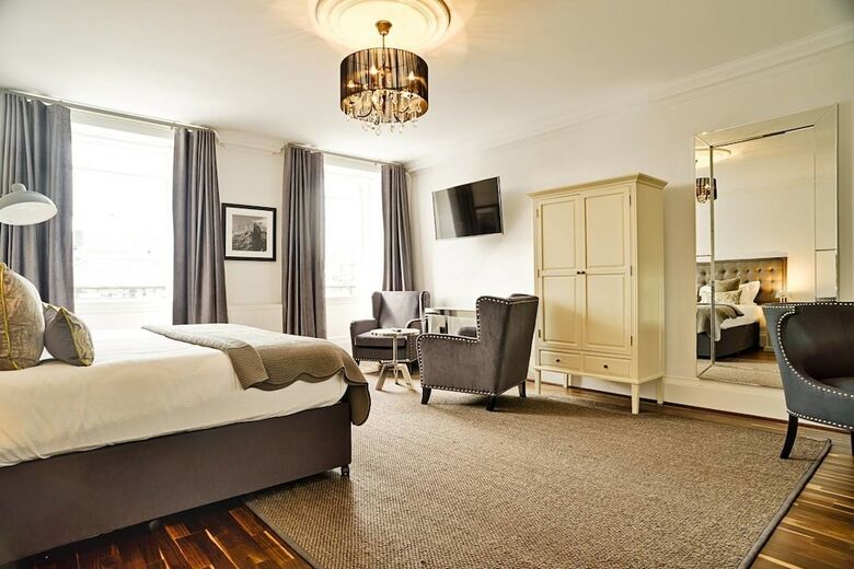 Luxury George Street Apartments: Forth Suite