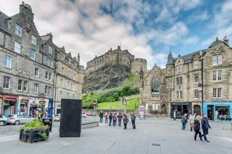 Stylish Castle View Apartment
