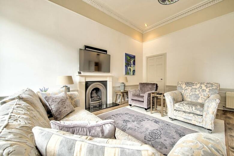 City Centre Georgian Maindoor 2bed/2bath Apartment