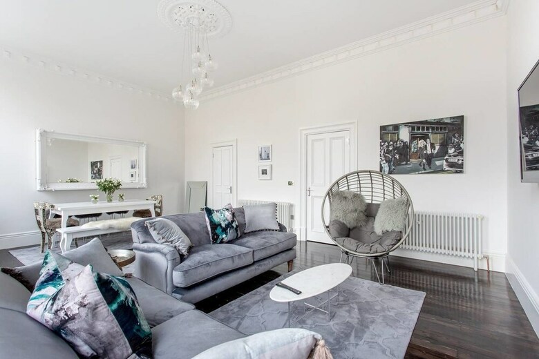 Luxury 4-bedroom Townhouse In Prestigious West End