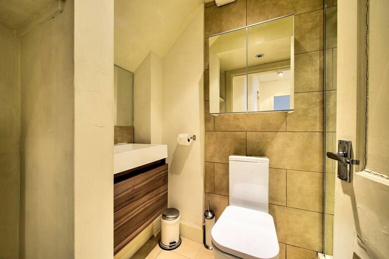Quiet New Town Apartment