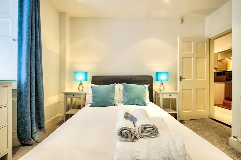 Quiet New Town Apartment