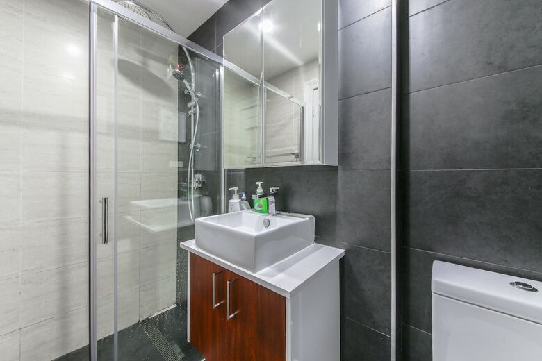 Waterview Terrace In Historic Rocks