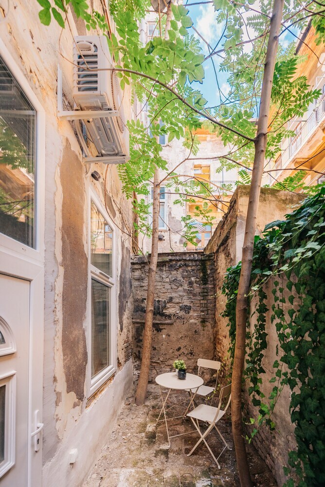 Oasis Apartments - Akacfa Street Studios