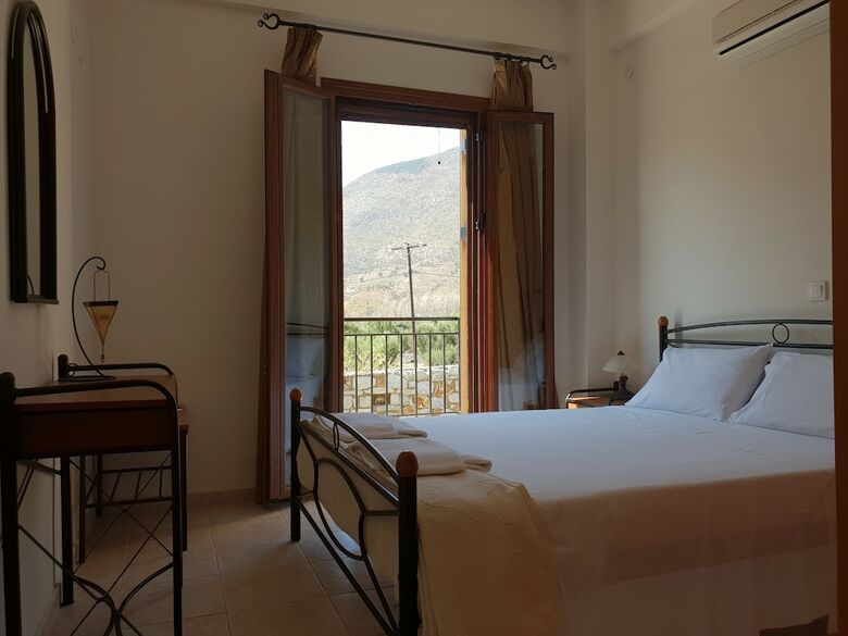 Domaine Papakonstantis Apartments To Let