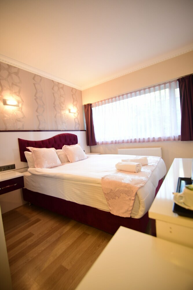 �zdemir Palas Hotel