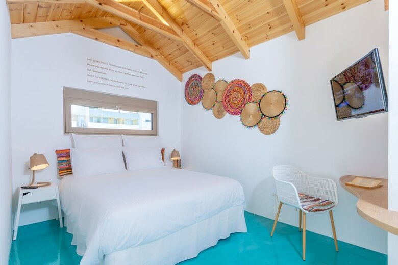 Chandakos 8 Design Apartments