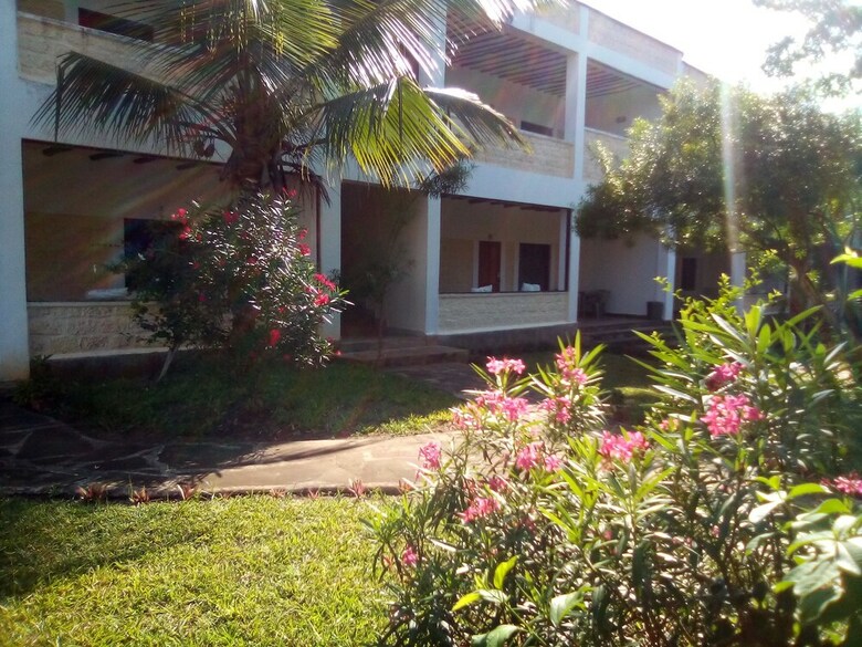 Apple Mango Apartments