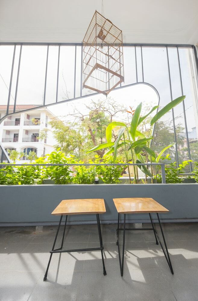 Hotel Purple Hue Bnb Central Hub