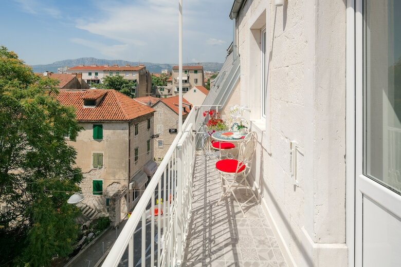 Bed & Breakfast Flos Luxury Rooms