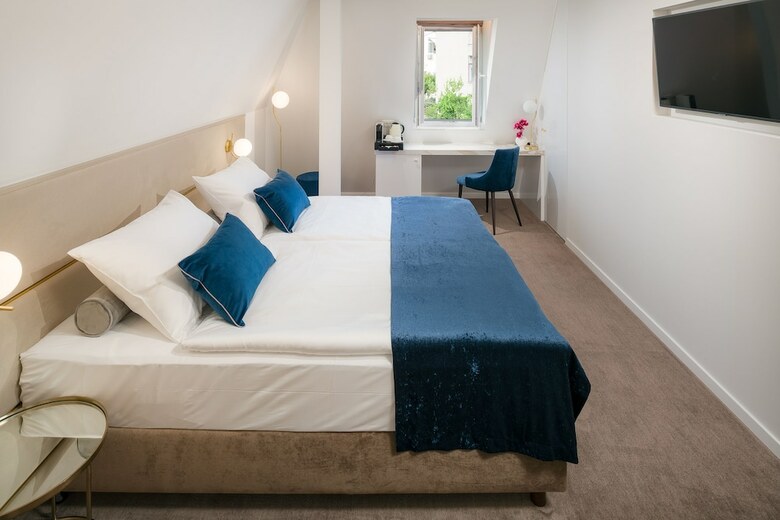 Bed & Breakfast Flos Luxury Rooms