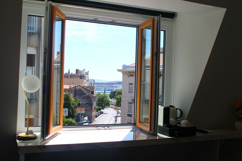 Bed & Breakfast Flos Luxury Rooms