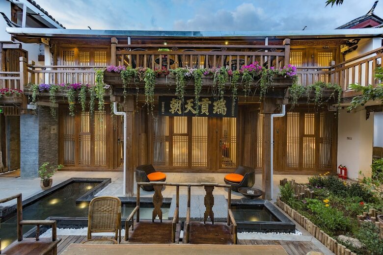 Posada Lijang First Bay Hotel