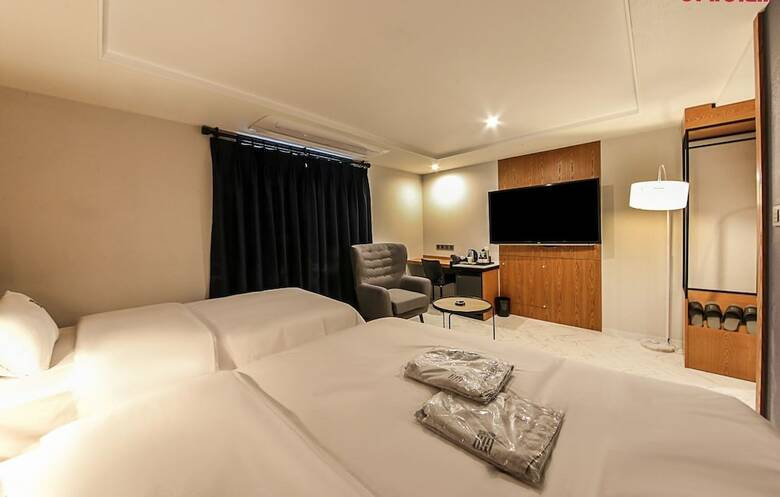 Gray 191 Hotel