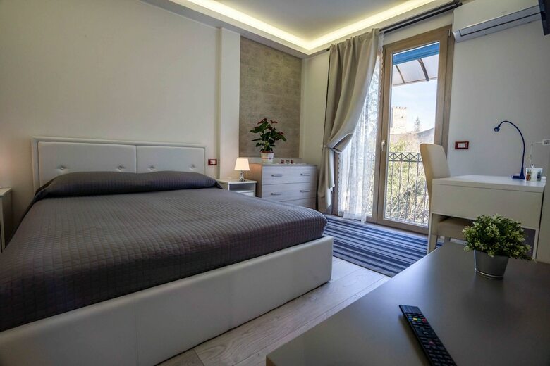 Rocca Di Cerere Apartments