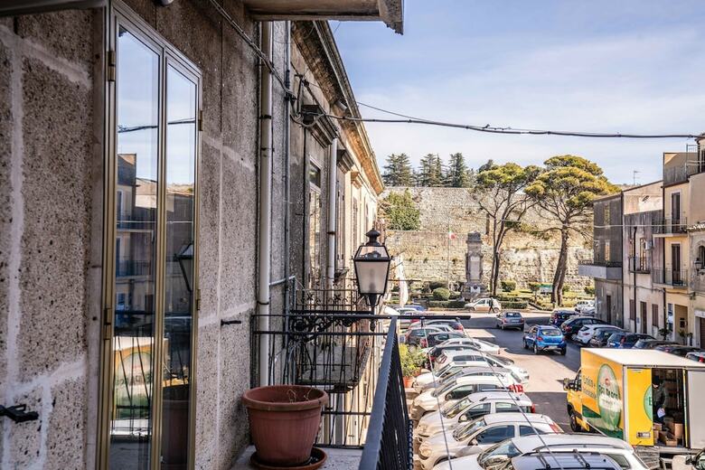 Rocca Di Cerere Apartments