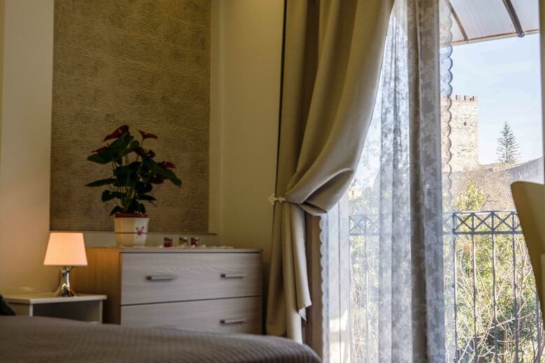 Rocca Di Cerere Apartments