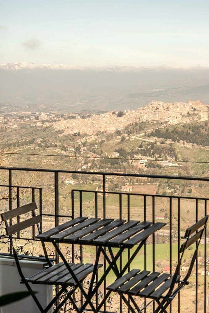Rocca Di Cerere Apartments
