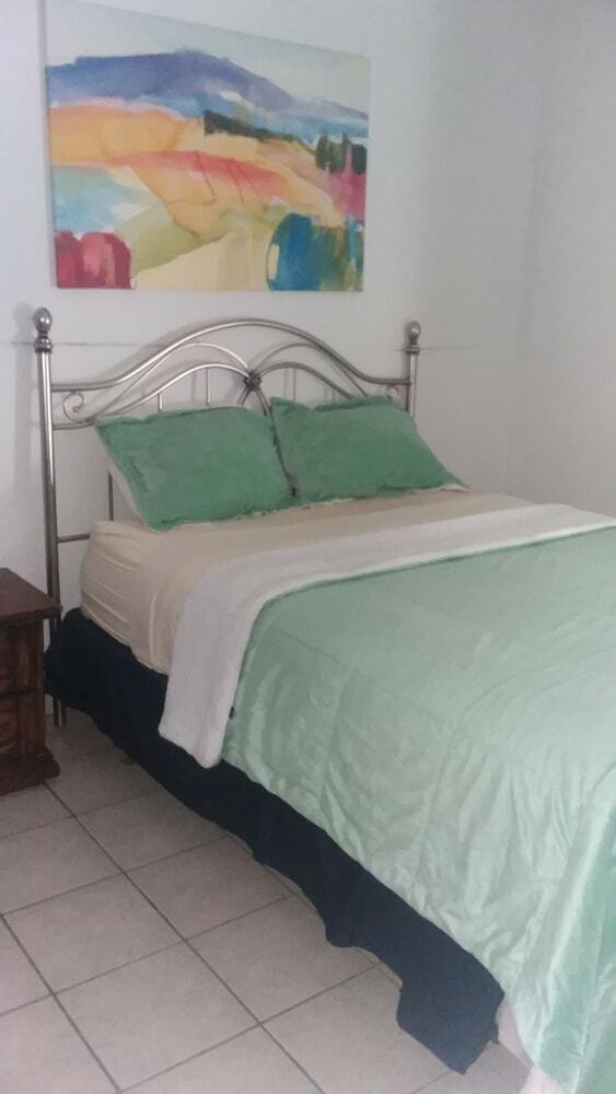 Hostal Avenues Hostel