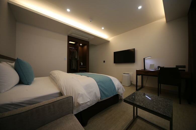 Hotel J's