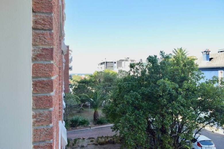 Studio Apartment In Green Point Cape Town