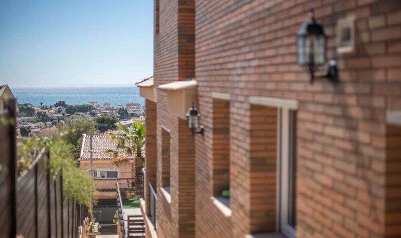Modern House 2 Km From The Beach (R87)