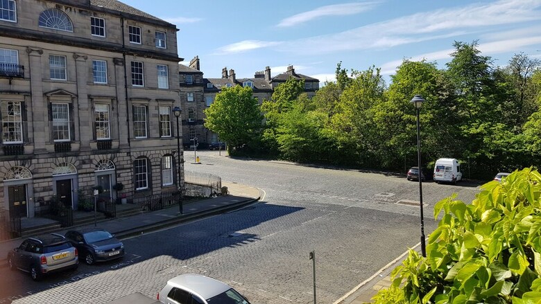 Upmarket Georgian Apartment Edinburgh