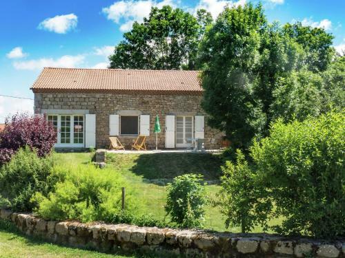 Entre Rivi�re Et For�t En Auvergne