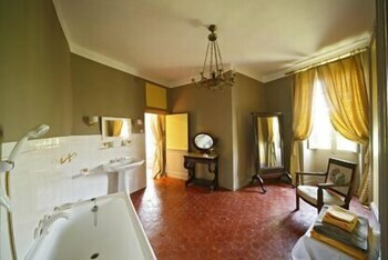Bed & Breakfast Chateau De La Barben