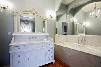 Bed & Breakfast Chateau De La Barben