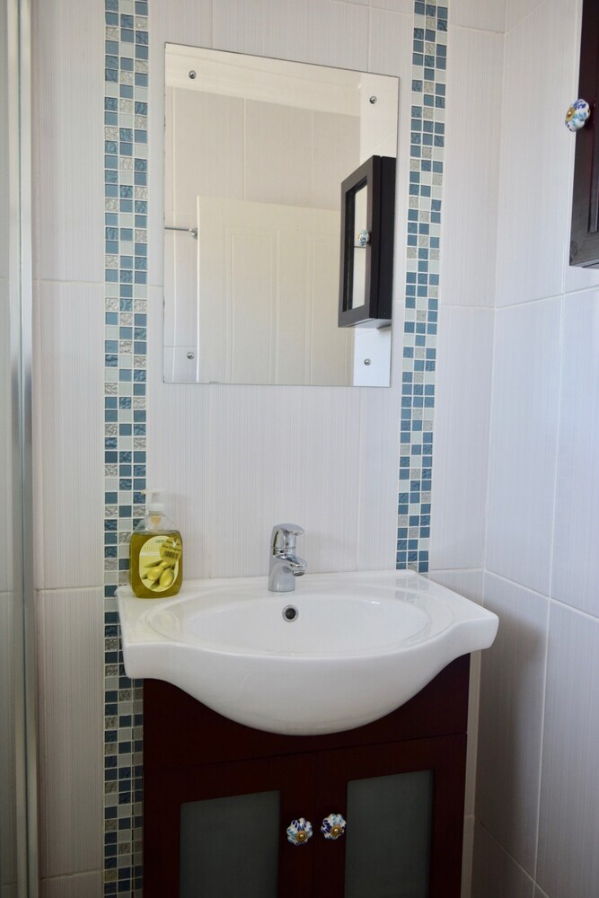 Apartamentos Well-located 2 Bedroom Flat In Gardens