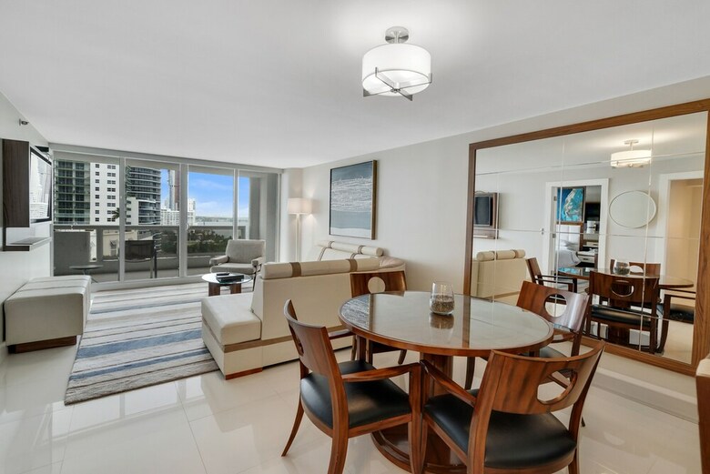 The Grand Condos By Edgewater One Ir