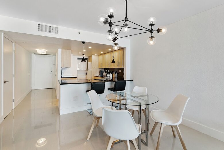 The Grand Condos By Edgewater One Ir