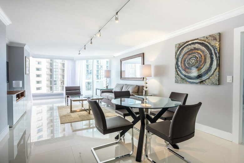 The Grand Condos By Edgewater One Ir