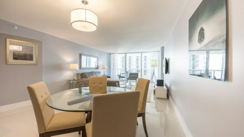The Grand Condos By Edgewater One Ir
