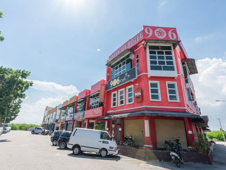 Hotel Oyo 1155 906 Batu Berendam