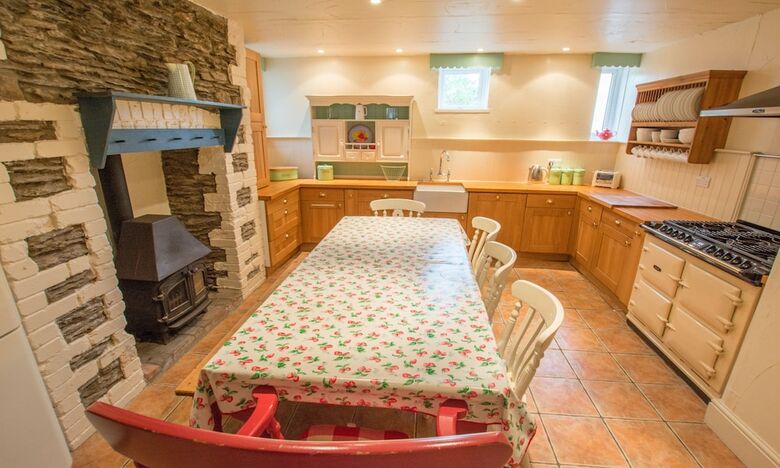 Bridge Cottage Croyde 3/4 Bed Sleeps 8 Hot Tub