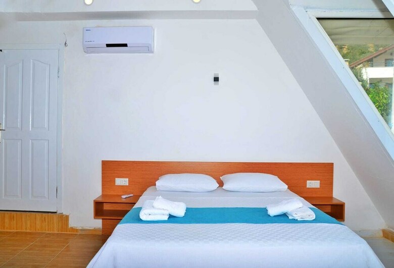 3 House Apart