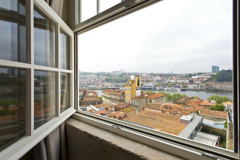 Rva S�o Jo�o Novo Apartments