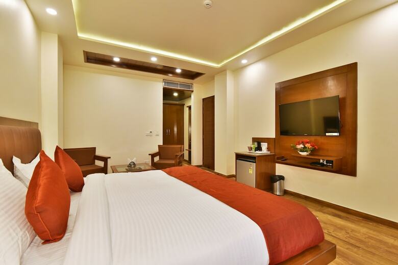 Hotel Ashapuri Residency Manali