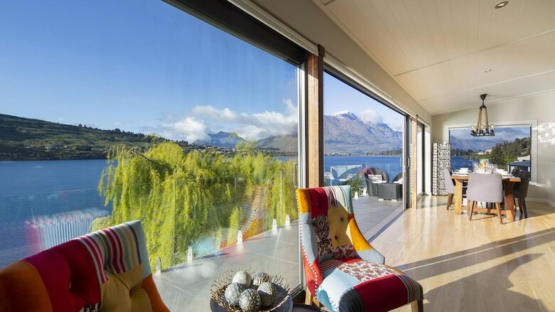 Kohanga Luxury Lakeside Villa