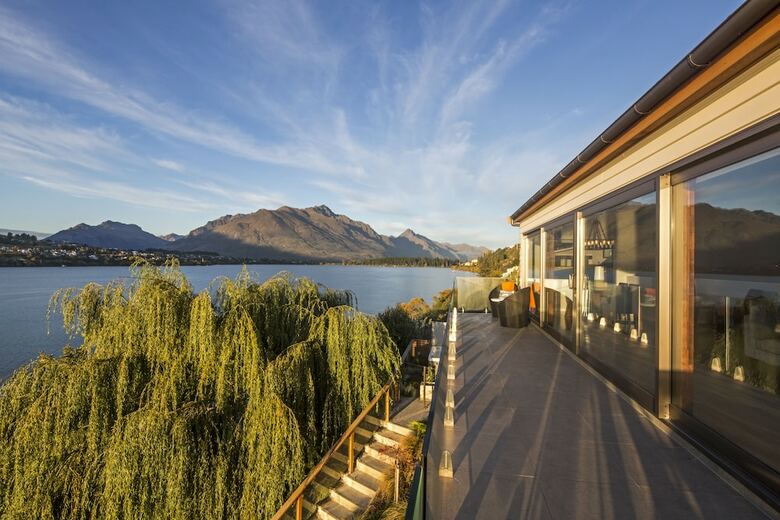 Kohanga Luxury Lakeside Villa