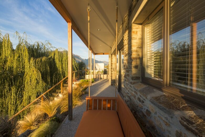 Kohanga Luxury Lakeside Villa