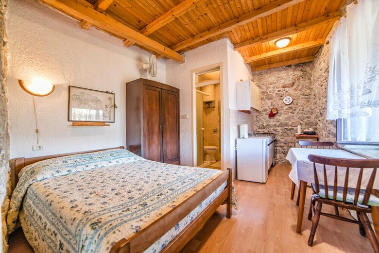 Apartamentos App And Rooms Nela Hum