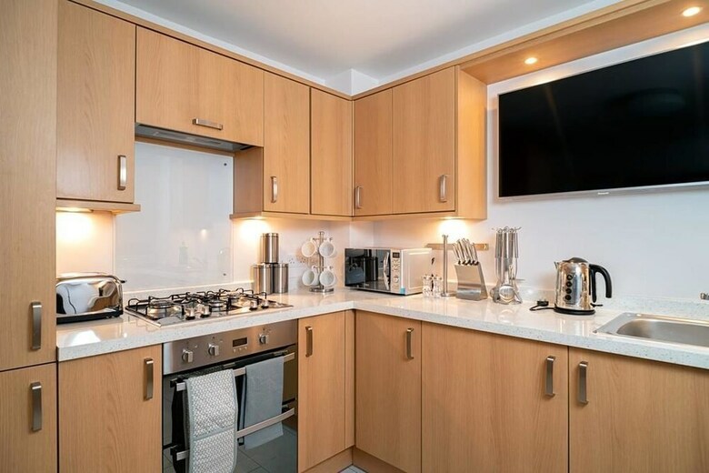 Modern Bright Apartment Near Centre