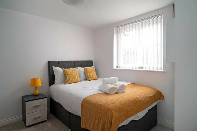 Modern Bright Apartment Near Centre