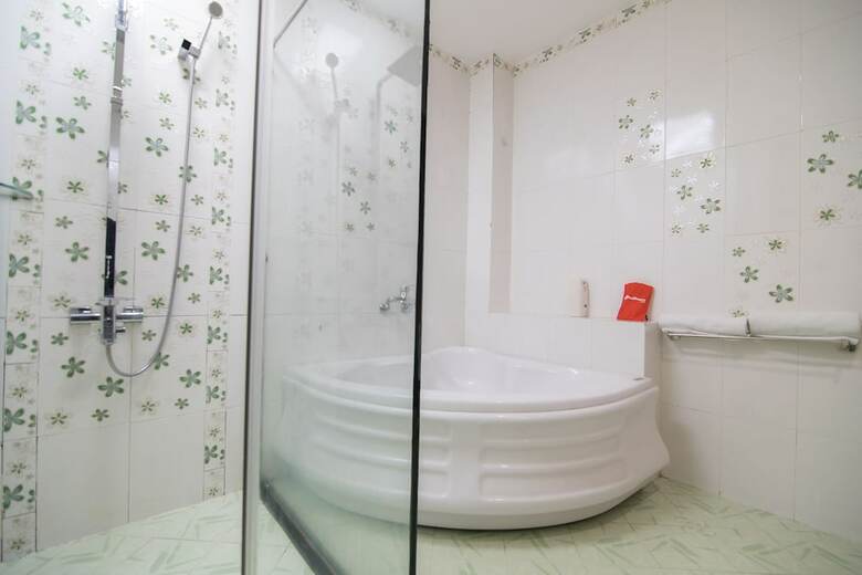 Hotel Reddoorz Plus Near Saigon Centre