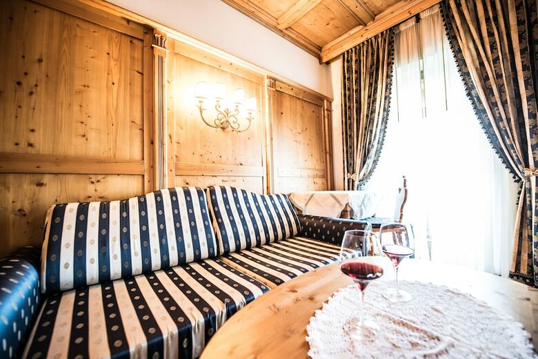 Hotel Enzian Genziana